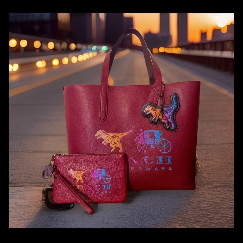 Coach REXY And Carriage Tote Set w/ matching Wristlet & Glitter Rexy Bag Charm 🤩